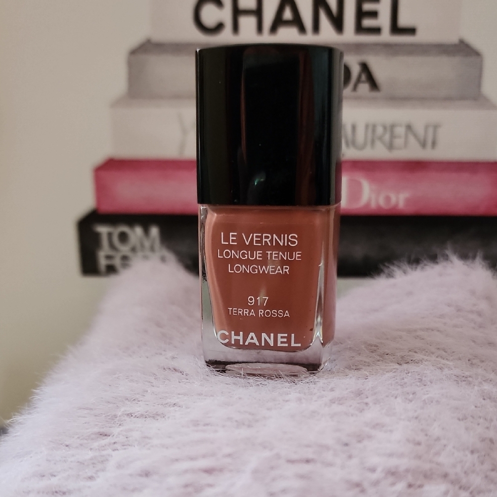 CHANEL Le Vernis Longwear Nail Polish - Warm Brown